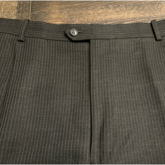 Dark Gray Pinstripe Suit Size 44L - Picture 9 of 10